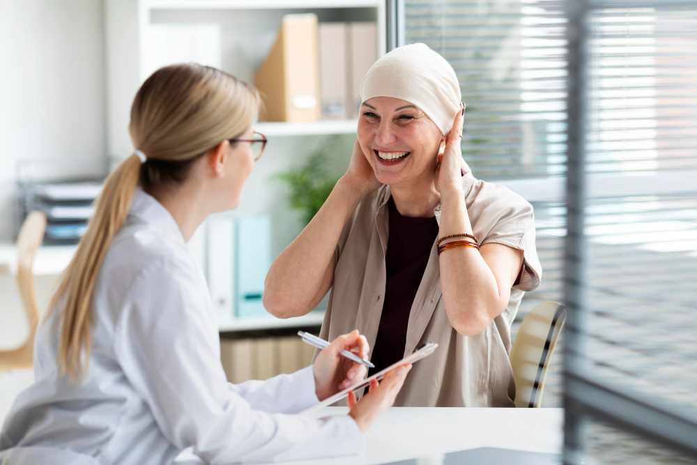 mujer-cancer-piel-hablando-medico